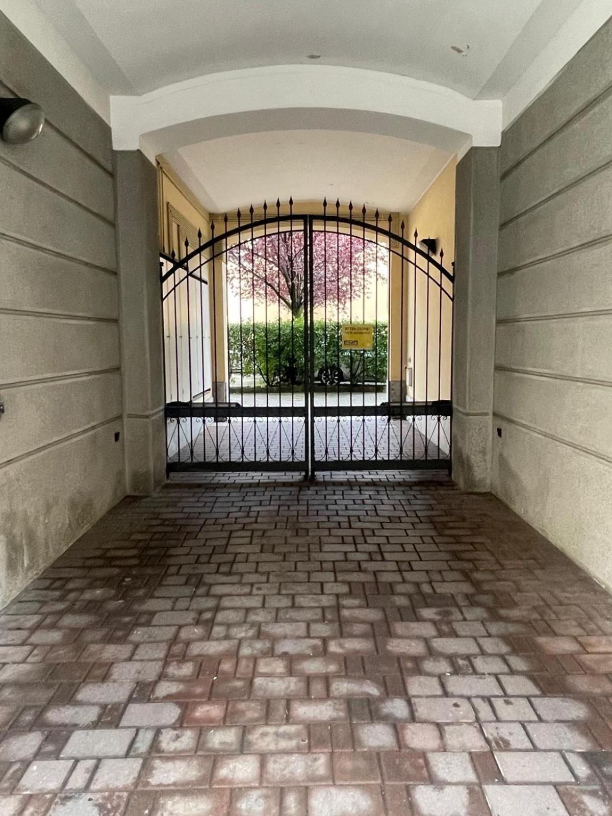 Gelsomino Appartamento Con Posto Auto Nel Centro Di Monza Exterior photo